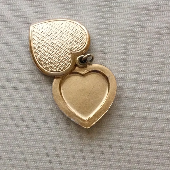 Vintage Photo locket - Picture 2 of 3